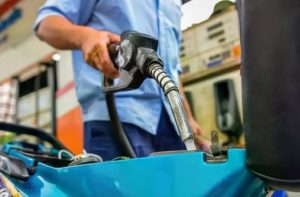 Giá xăng dầu đồng loạt tăng mạnh từ đêm 19/3, RON 95 tăng hơn 5.000 đồng/lít –