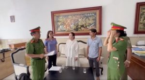 Thái độ của doanh nhân Nguyễn Ngọc Tiền khi nghe Công an TP.HCM đọc lệnh bắt gây chú ý