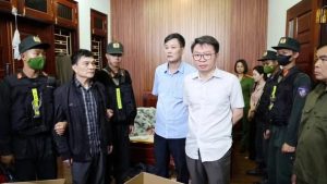 Trực tiếp Thiếu tướng, Giám đốc CA chỉ huy hơn 200 cảnh sát tinh nhuệ đồng loạt bắt giữ nhiều giám đốc doanh nghiệp, thu giữ 4 khẩu súng –