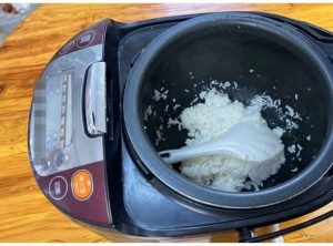 Cơm để trong nồi cơm điện qua đêm có ăn được không: Nhiều người giật mình khi biết đáp án