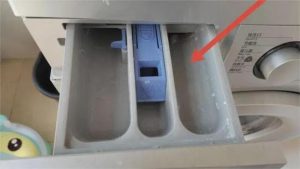 Hôm nay tôi mới biết hộp giặt trên máy giặt được sử dụng như thế này, bảo sao quần áo giặt không đủ sạch