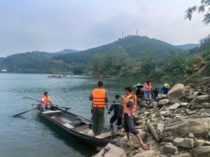 Hiện trường trắng đêm tìm kiếm đôi vợ chồng mất tích giữa lòng hồ thủy điện: Con trai may mắn sống sót