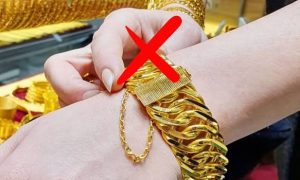 2 mệnh đại kỵ với Vàng: Thích mấy cũng đừng đeo kẻo họa sát thân, tiền của tiêu tán