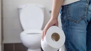 Nên vứt giấy vệ sinh vào thùng rác hay bồn cầu? Việc đơn giản nhưng không phải ai cũng thực hiện đúng